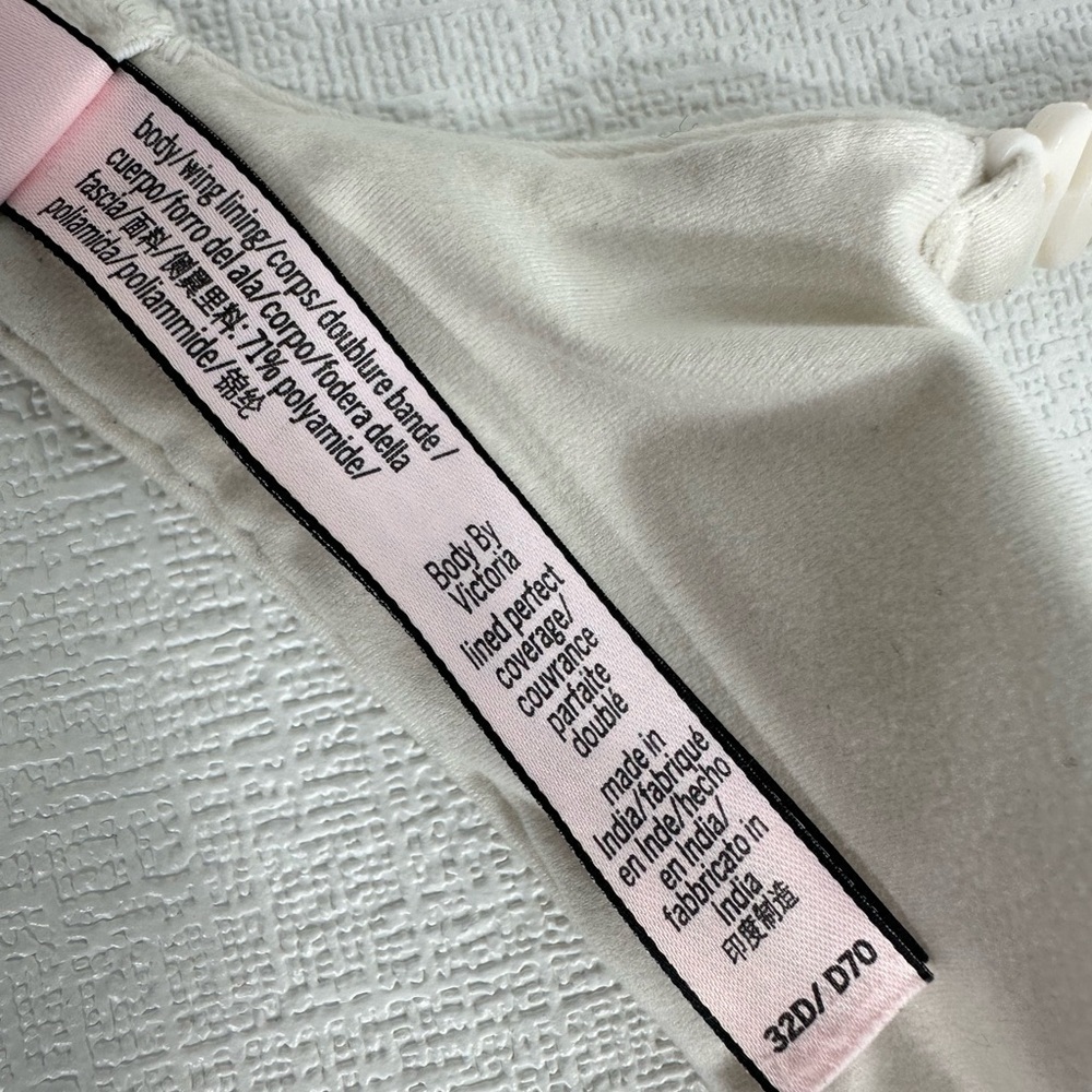 Victoria’s Secret body by Victoria lined perfect white silver bra size 32D - Picture 8 of 8